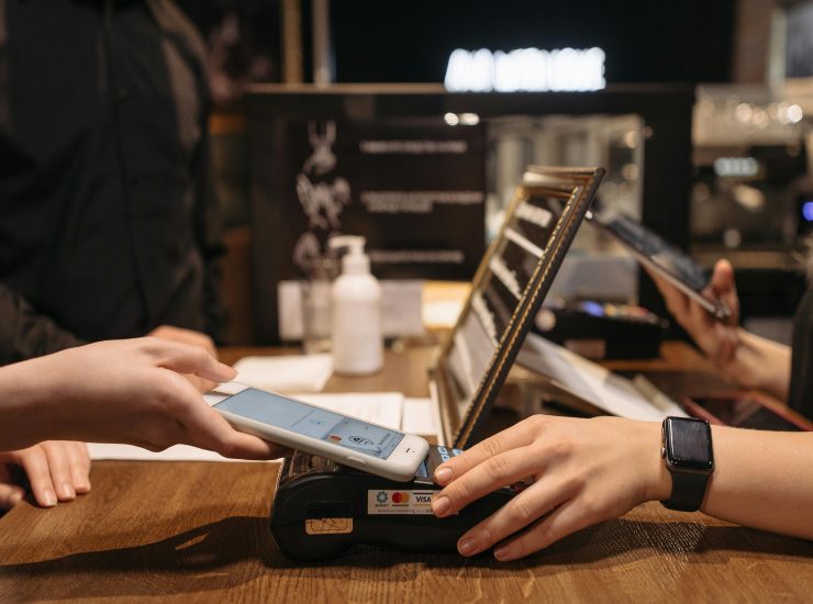 Acquisti con smartphone (Pexels)-stylology.it