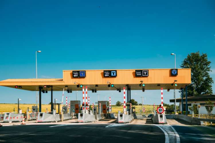 Casello autostradale - fonte_Canva - Stylology.it