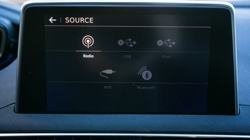 peugeot_i-cockpit_peugeot3008_02-medium
