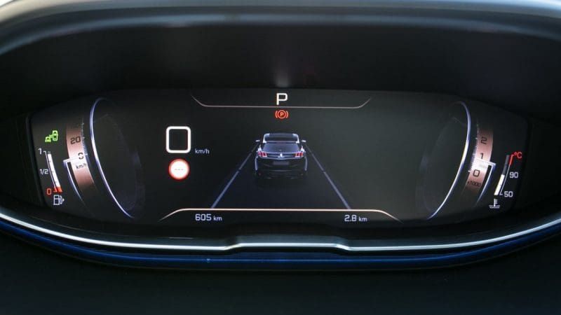 peugeot_i-cockpit_peugeot3008_03-medium