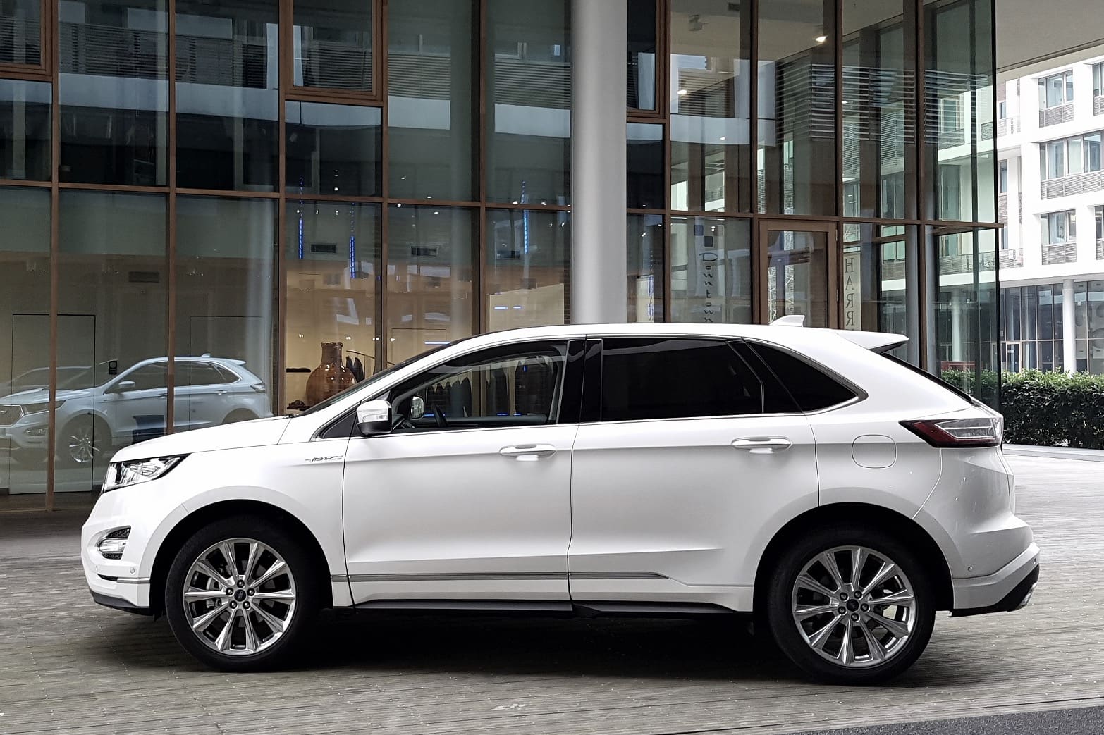 Ford Edge Vignale Milan Fashion Week