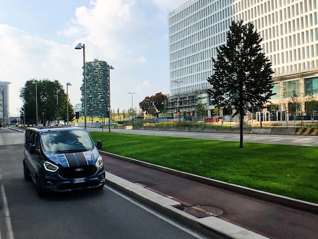 Ford Tourneo Custom: un vero e proprio ufficio mobile