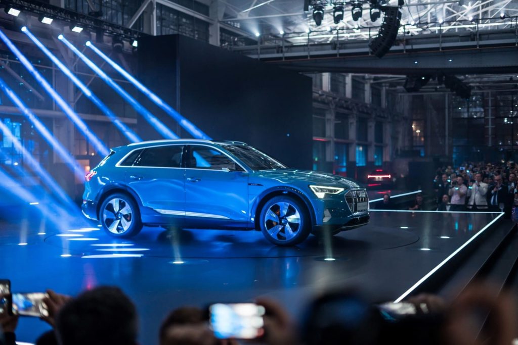 Audi e-tron al Salone di Parigi: il primo elettrico della casa degli anelli