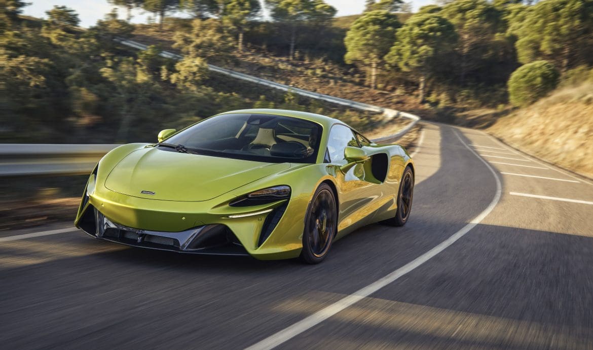 McLaren-Artura-in-strada