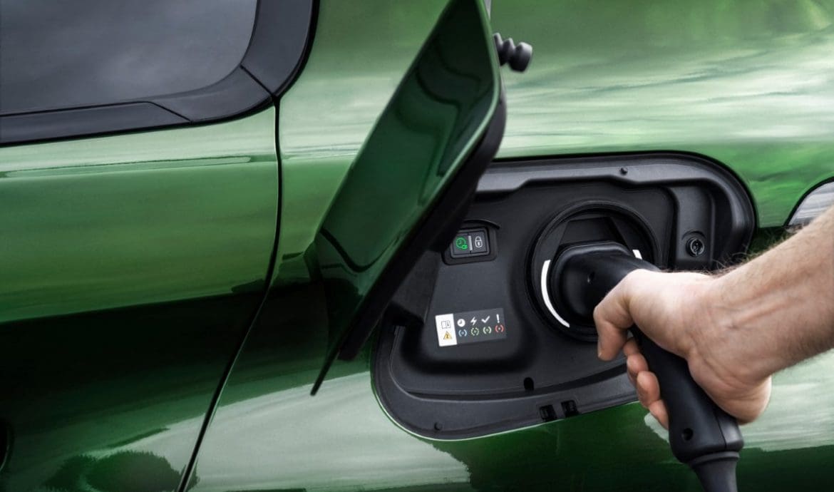 nuova Peugeot 308 ricarica elettrica