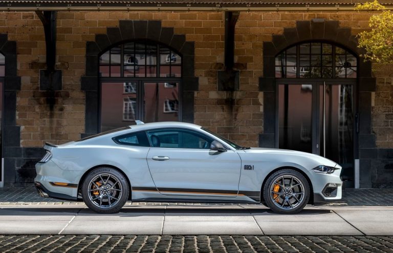 Ford-Mustang_Mach_1_profilo