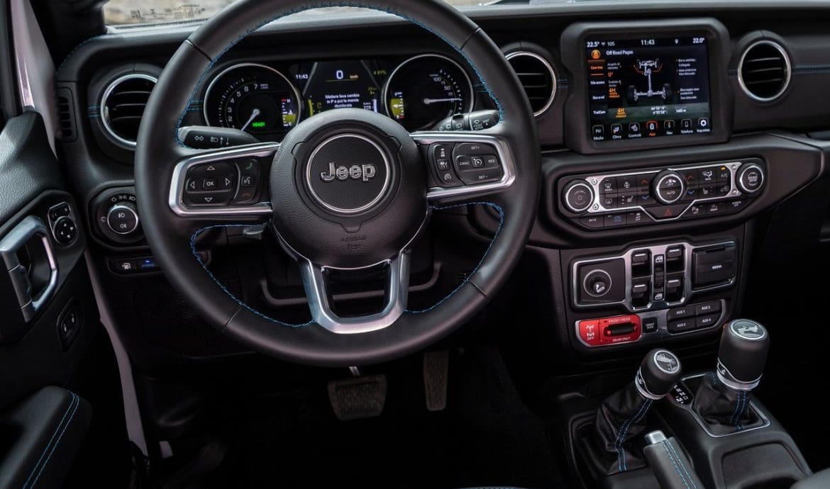 Jeep-Wrangler_4xe_interni