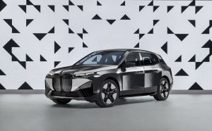 BMW iX Flow carrozzeria cambia colore