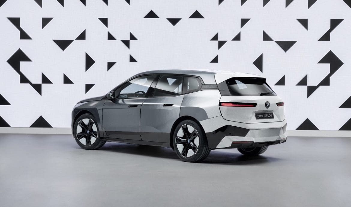 BMW iX Flow quali vantaggi