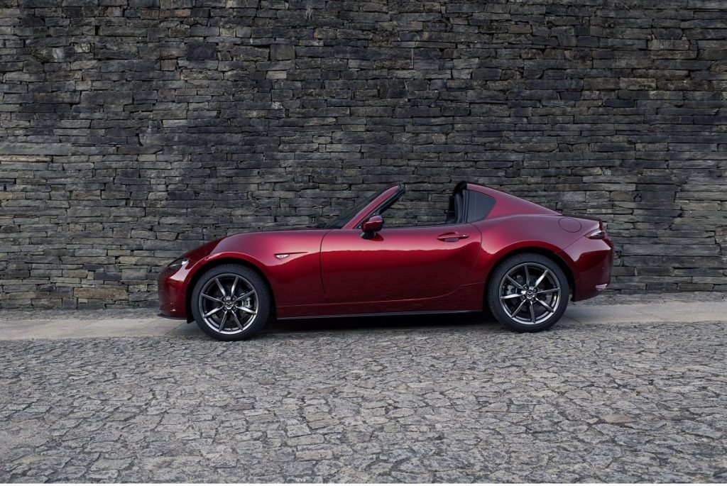 Mazda MX-5 2022 colorazione Burgundy Red