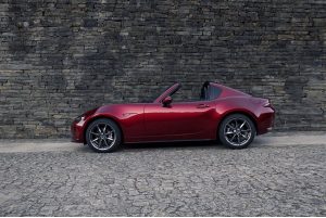 Mazda MX-5 2022 colorazione Burgundy Red