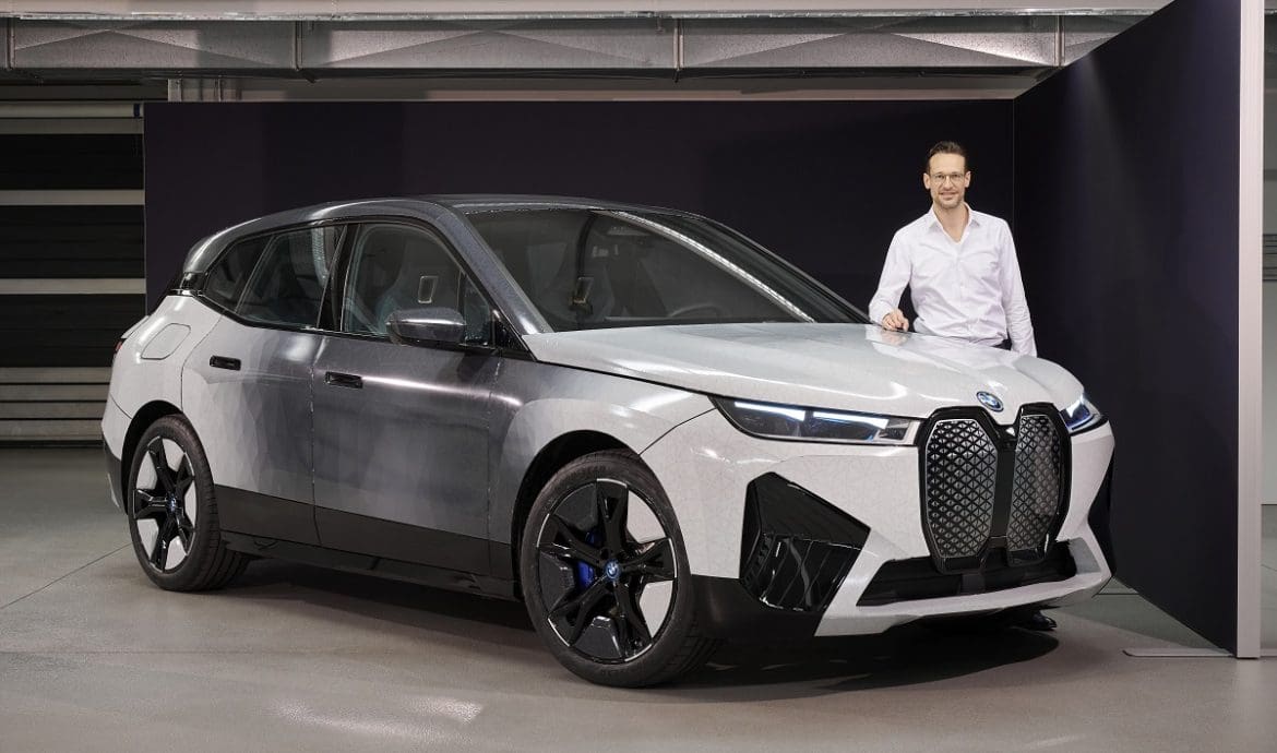 come cambia colore la BMW iX Flow