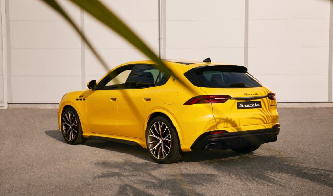 L’esperienza a bordo è gestita dal sistema Multimediale MIA (Maserati Intelligent Assistant), dall’infotainment di ultima generazione e da Maserati Connect. Il suono in vettura è portato ai massimi livelli di piacevolezza grazie ad una all-round sound experience data dal tipico ruggito del motore Maserati e dall’immersivo 3D sound system di Sonus faber. Il sistema Sonus faber è disponibile di serie nel livello Premium con 14 speaker o, su richiesta, nel livello High Premium con 21 speaker.