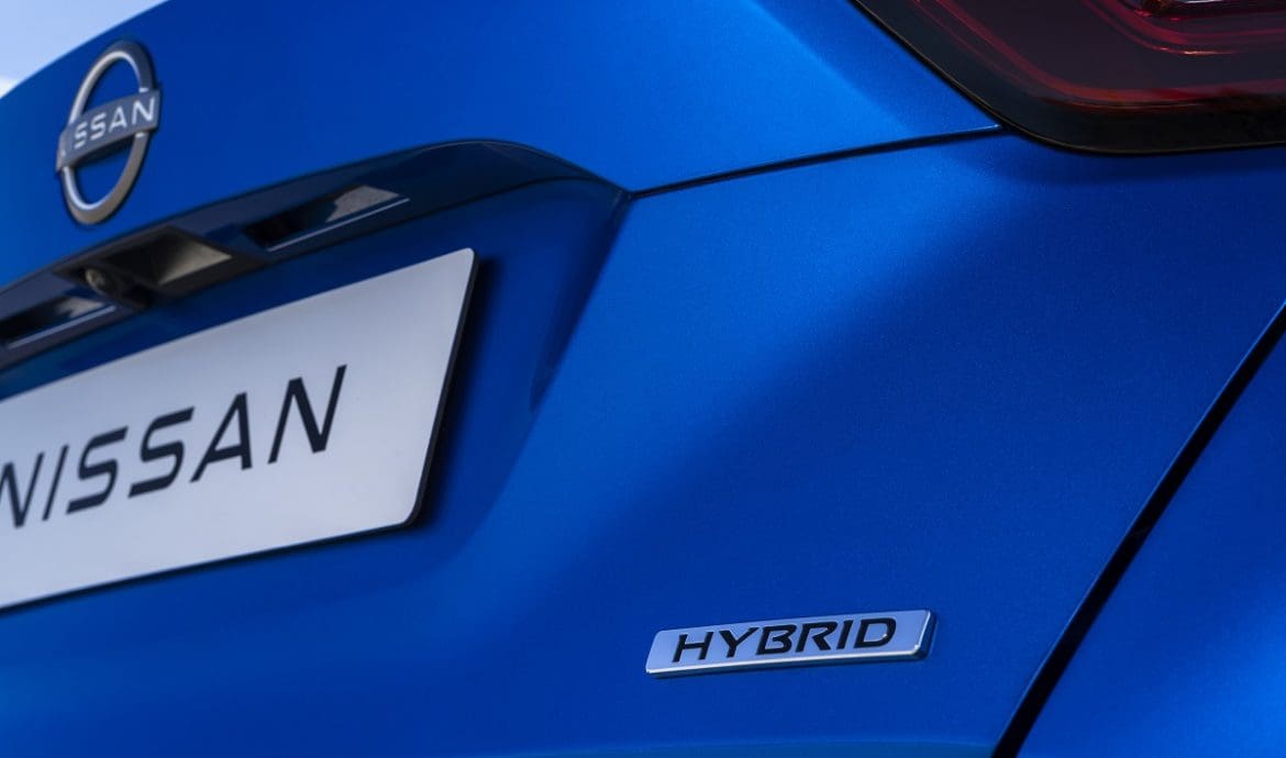 Nissan Juke dettaglio stemma hybrid