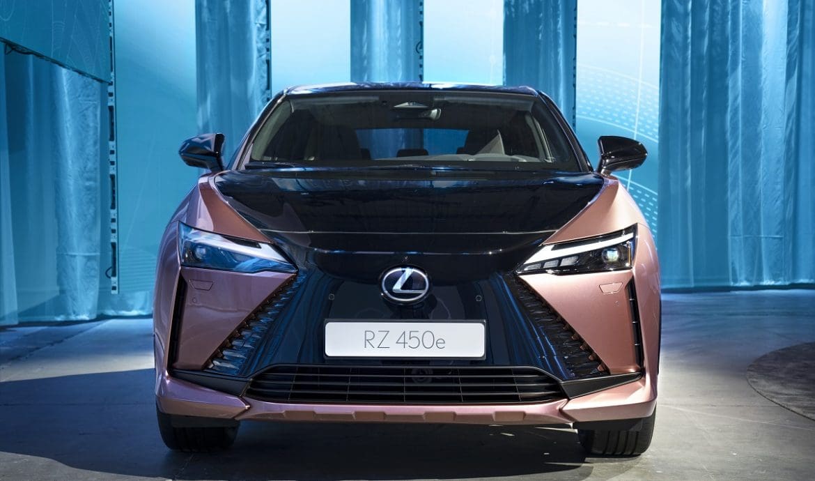 Lexus RZ450e gruppi ottici
