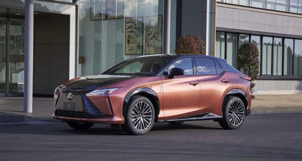 Lexus RZ450e profilo anteriore