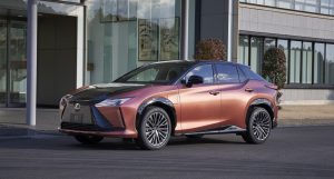 Lexus RZ450e profilo anteriore