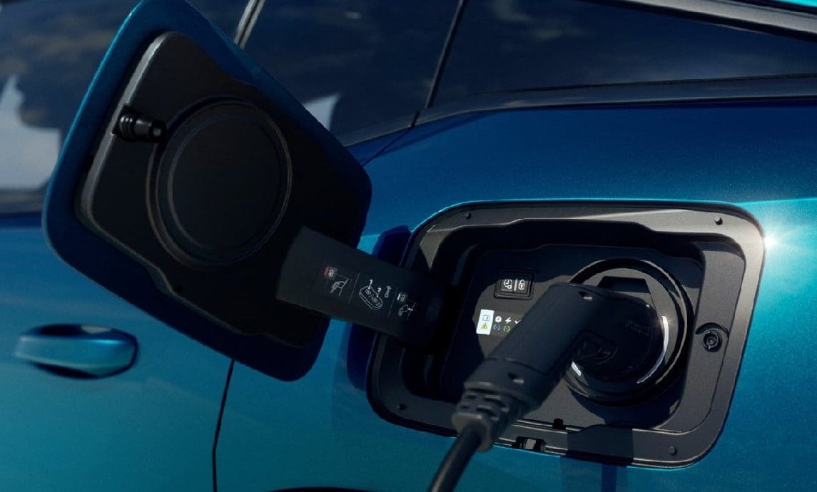 Peugeot 408 batteria e autonomia elettrica