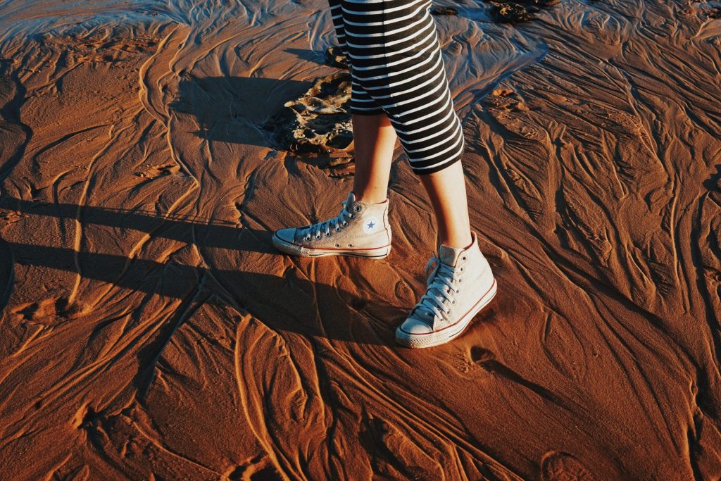 Come abbinare delle scarpe eleganti da donna a un outfit estivo