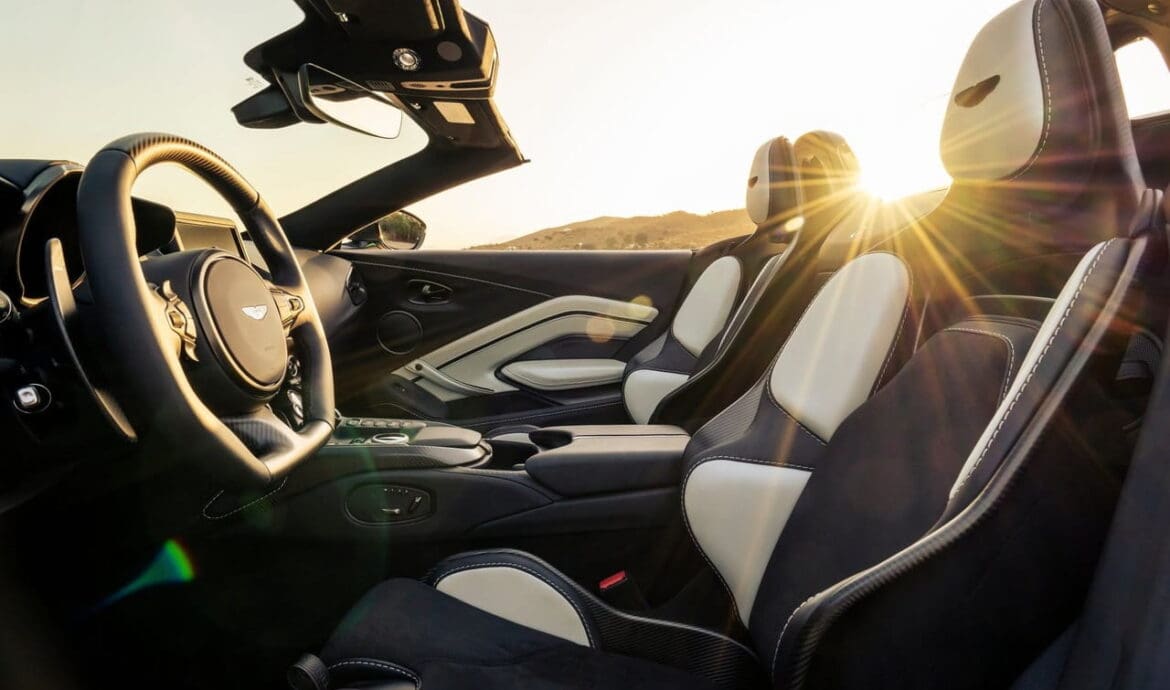Aston Martin V12 Vantage Roadster interni