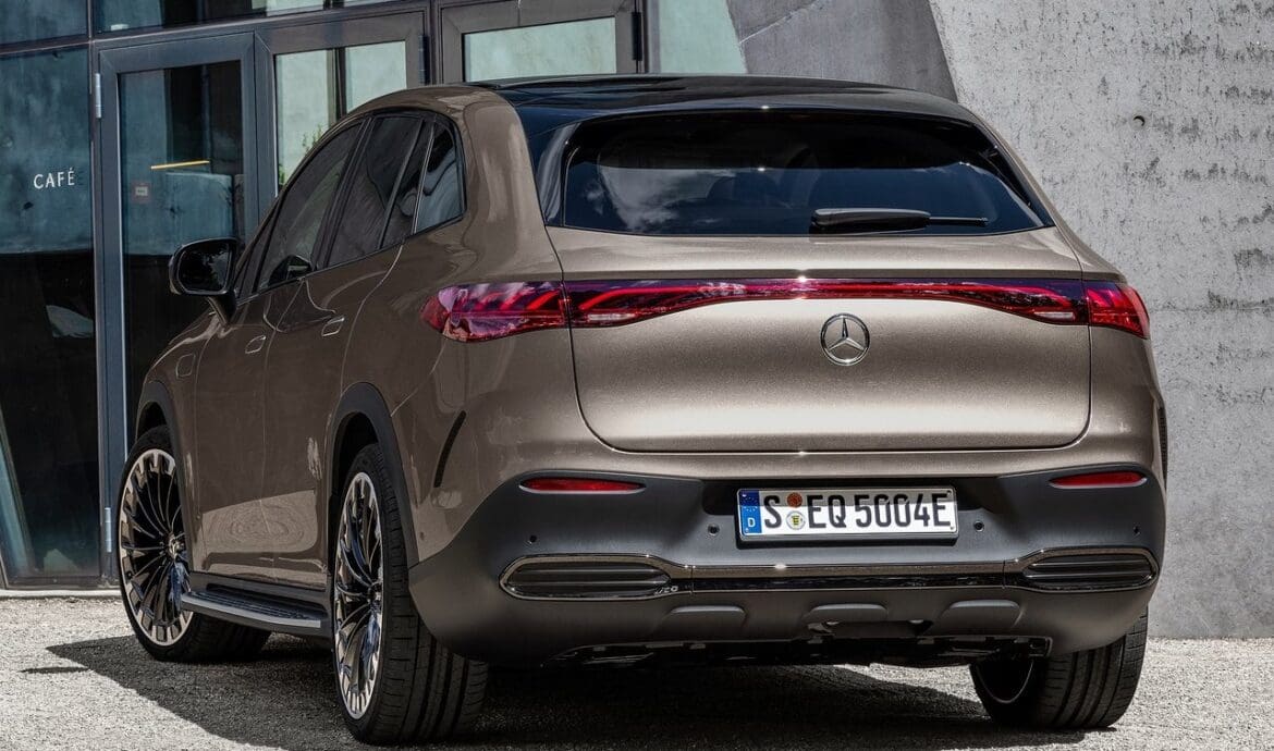 Marcedes EQE SUV vista posteriore