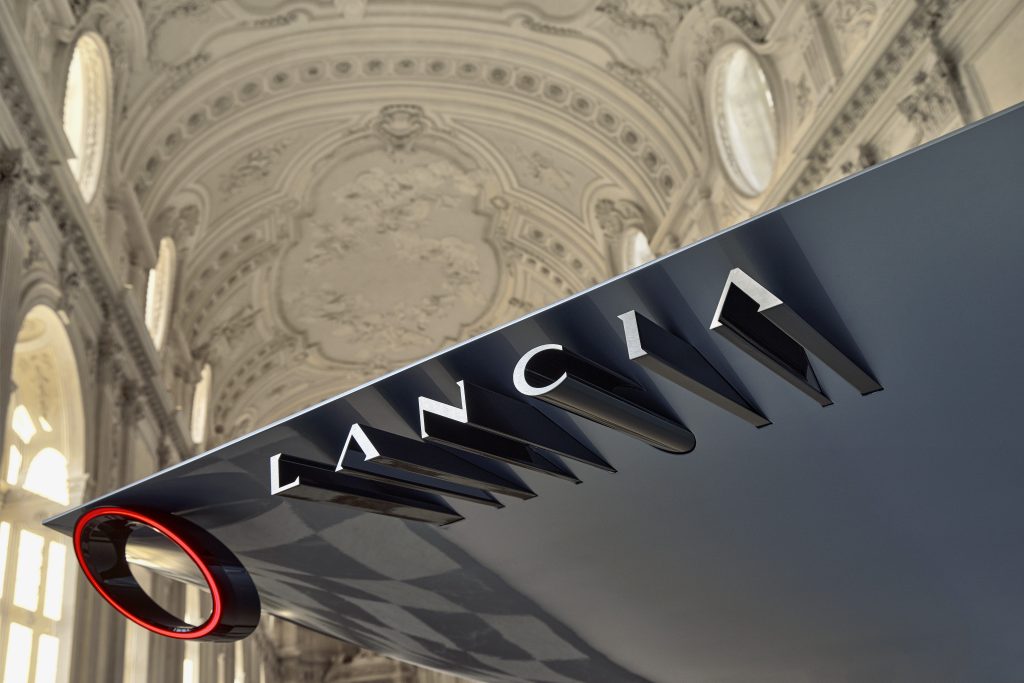 Lancia: nuovo logo e un futuro nella mobilità elettrica