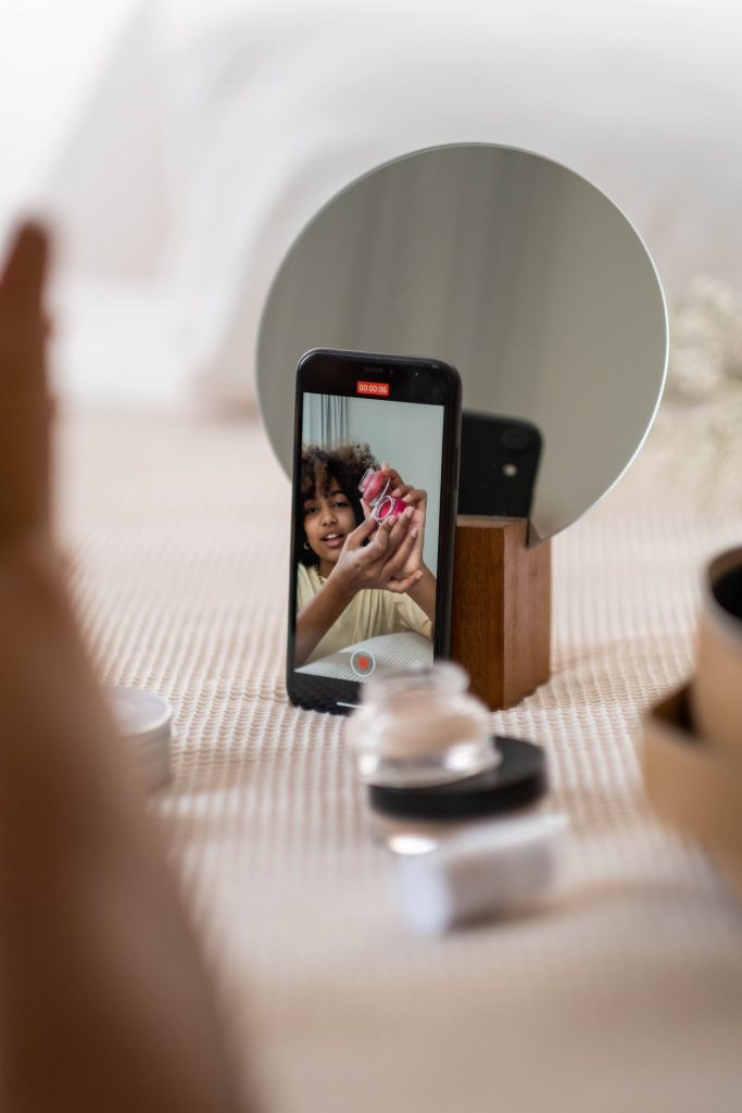 Amazon sfida TikTok: in arrivo influencer e video brevi