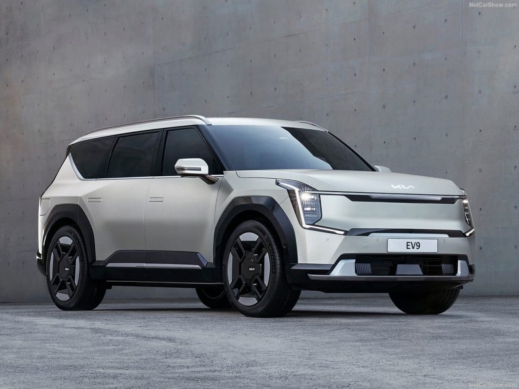 Kia EV9: il SUV elettrico del futuro che ridefinisce l’esperienza di guida e di lusso