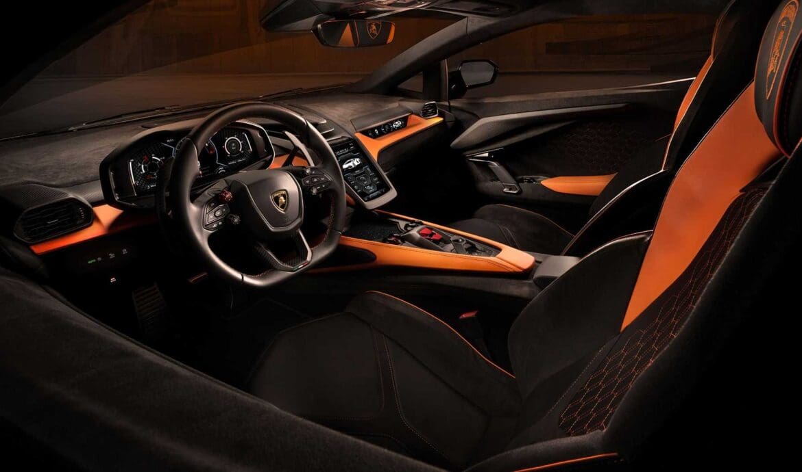 Lamborghini Revuelto interni