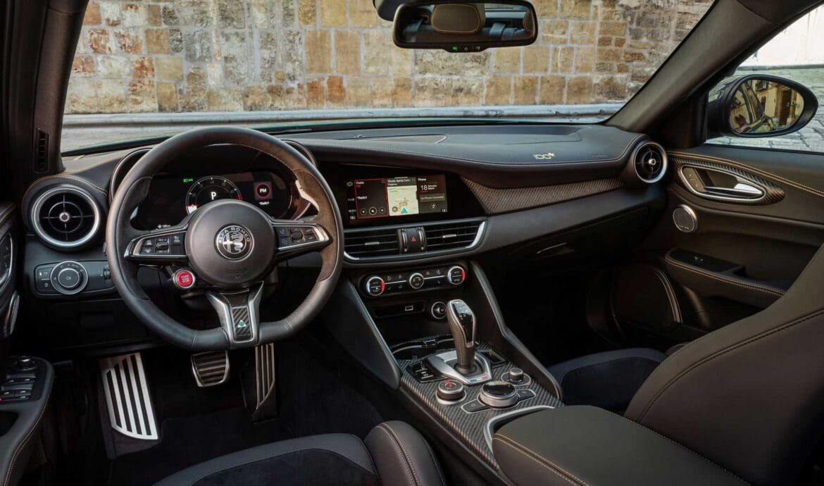Giulia Quadrifoglio 100° Anniversario interni