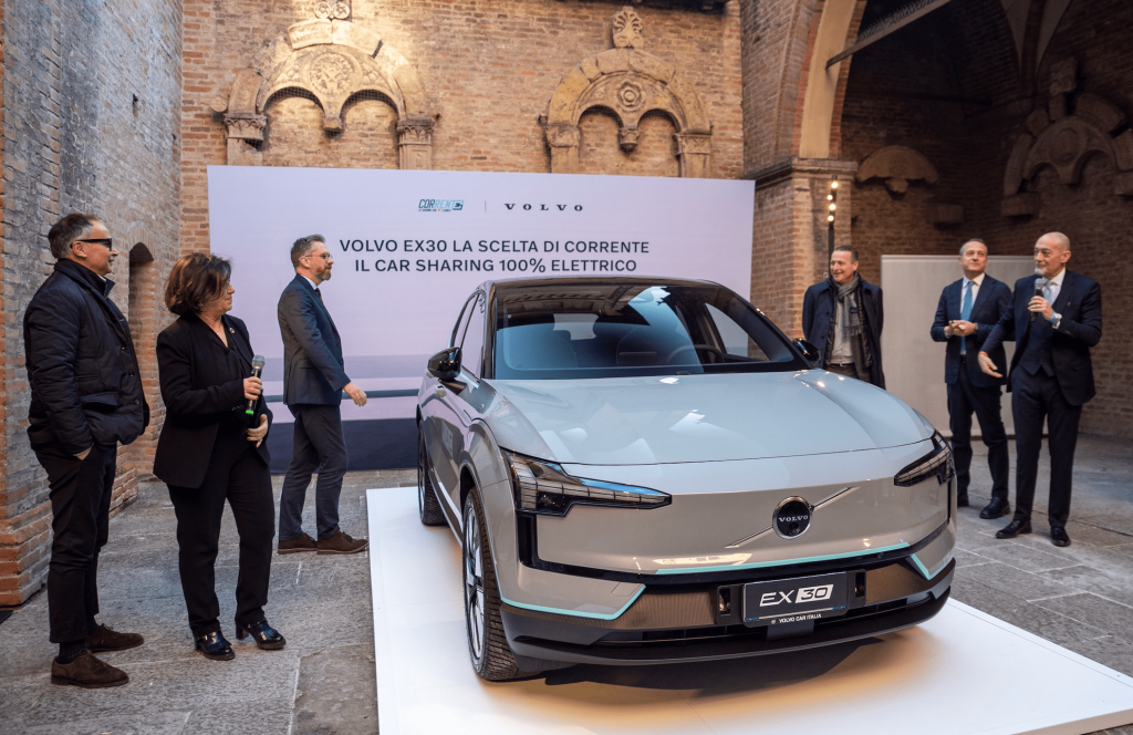 Volvo EX30: Partnership con Tper per il Car Sharing Corrente