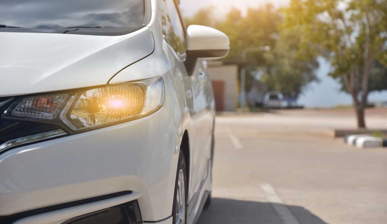 Auto parcheggiata al sole - fonte_Canva - Stylology.it