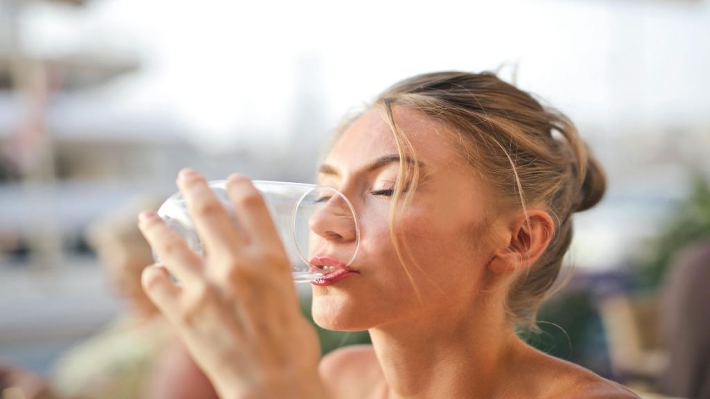 Bere acqua (Pixabay)-stylology.it