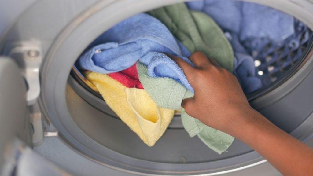 Come lavare le asciugamani in lavatrice e non commettere questo errore