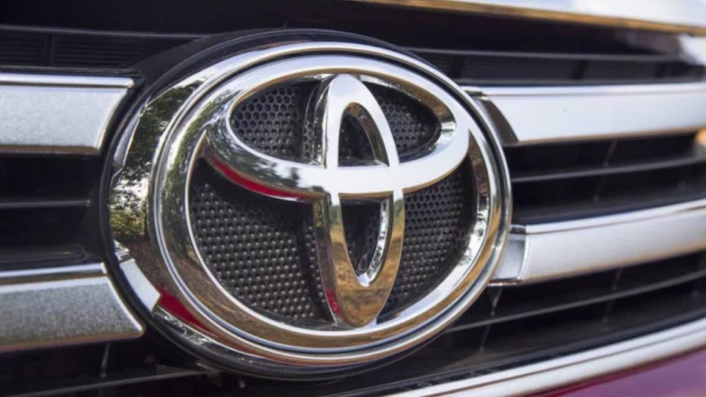 GUAI IN CASA TOYOTA: 900 mila modelli ritirati, il quadro sembra un albero di Natale