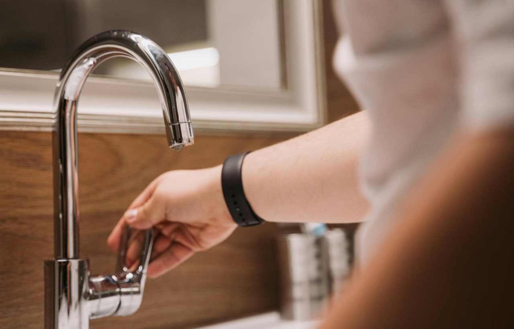Acqua del rubinetto e calcare | Allarme calcoli renali: cosa controllare davvero
