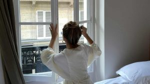 Donna alla finestra