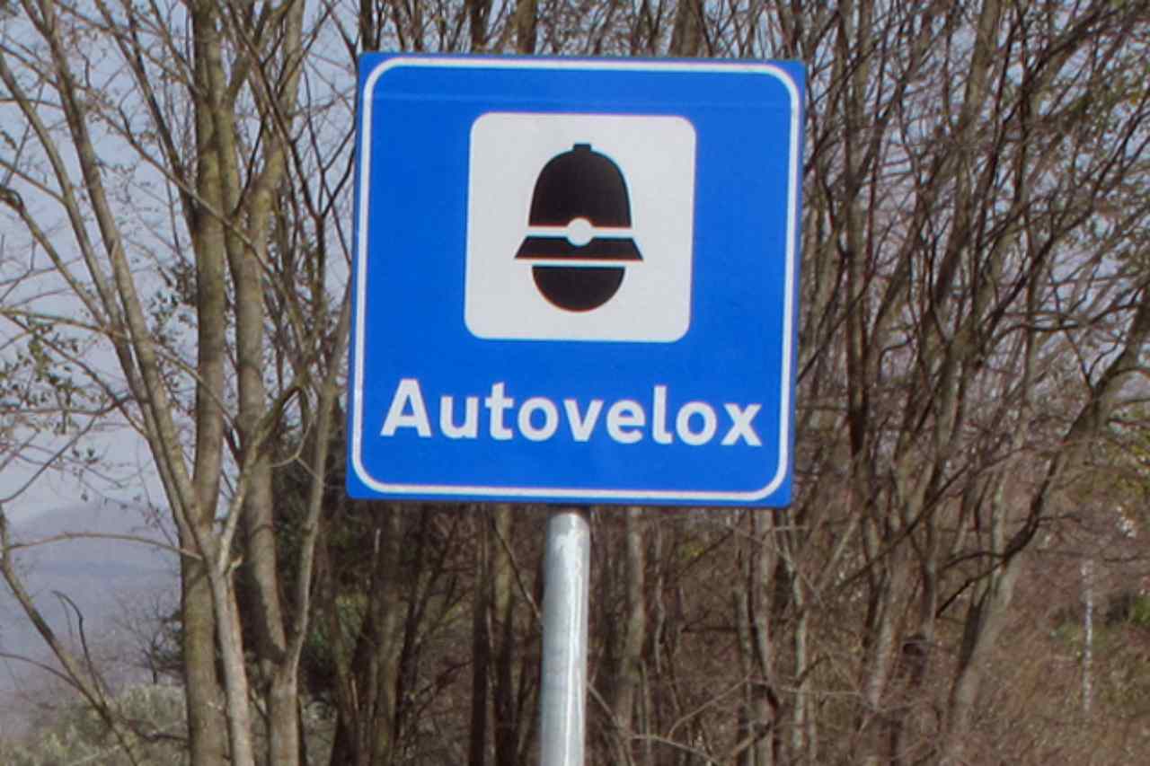 Autovelox, cambia tutto | nuove distanze e limiti per le postazioni: se sono messi così sono illegali (e la multa è nulla)