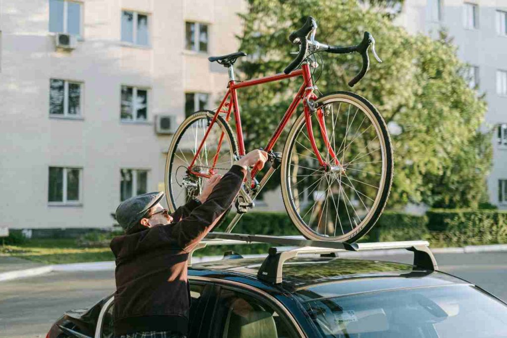 Bicicletta sull'auto