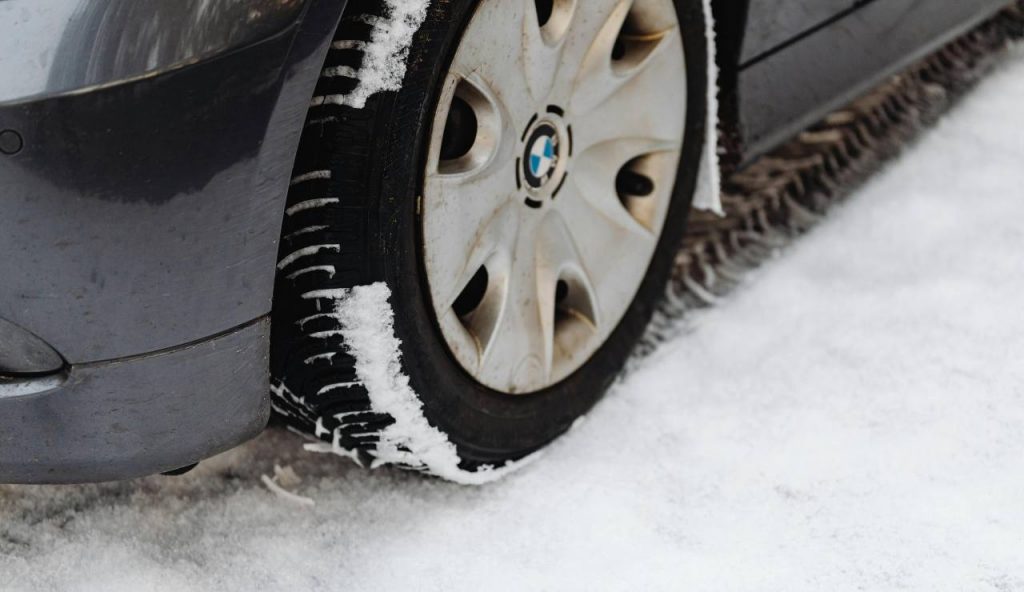 Gomme invernali, scatta l’obbligo | Dopo questa data non si può sbagliare più : la multa “invisibile” che molti ignorano