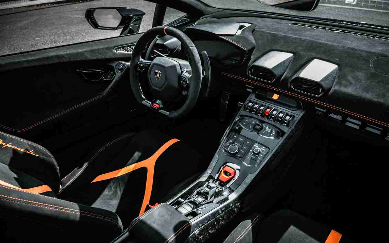 Interno auto - Sttylology.it