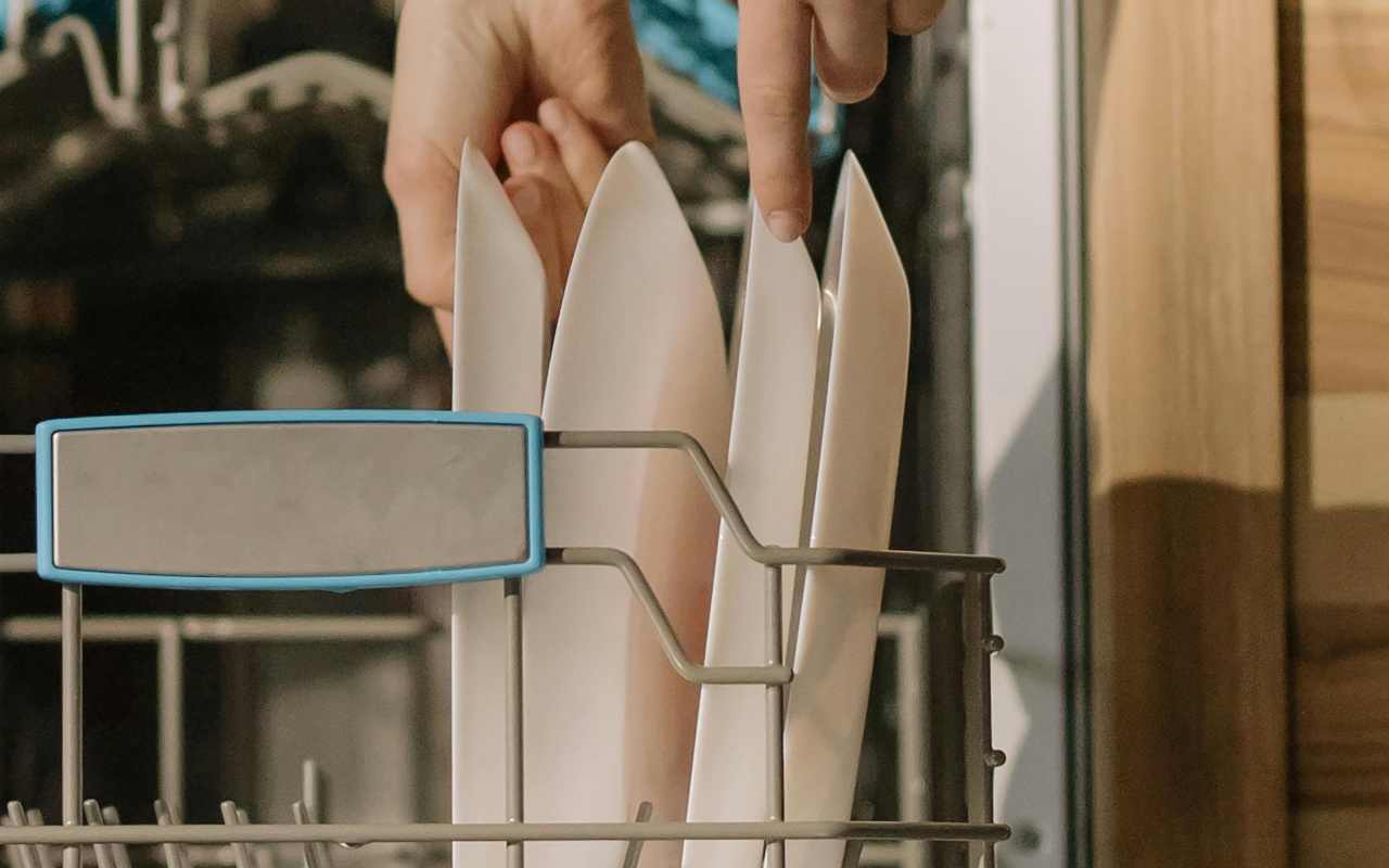 Lavastoviglie ogni giorno | Il programma ECO fa davvero risparmiare, 3 dritte ufficiali che pochi seguono
