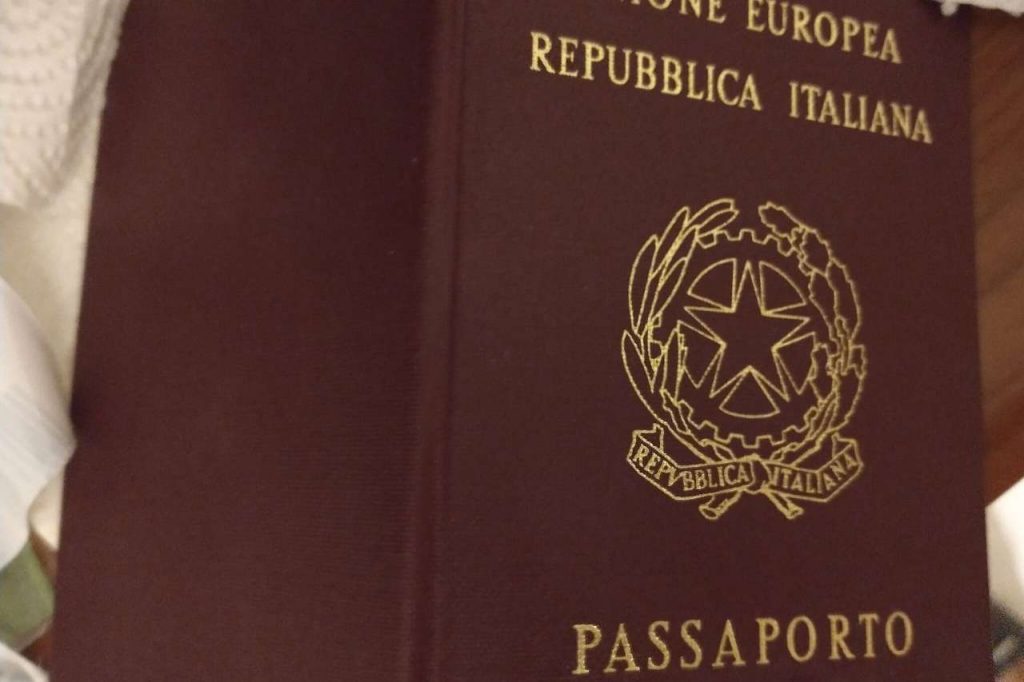 Passaporto flash | C’è una corsia prioritaria per averlo immediatamente: lo sportello che libera il weekend (e ti fa partire tranquillo)
