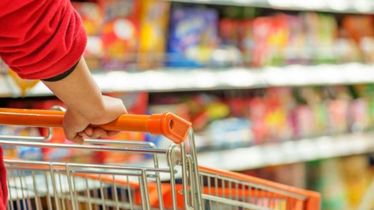 3.700€ in tasca senza rinunce | la nuova mappa Altroconsumo dei supermercati più convenienti : il dettaglio che ribalta la tua spesa