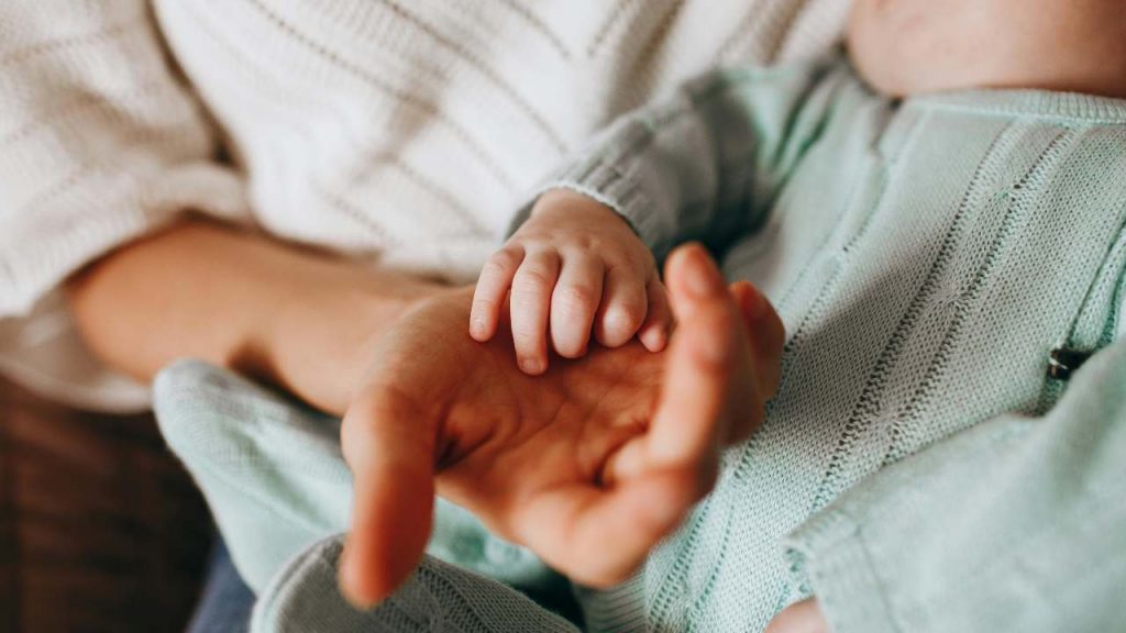 Congedo parentale 2025 | giorni, percentuali e domanda online; il mese che conviene davvero
