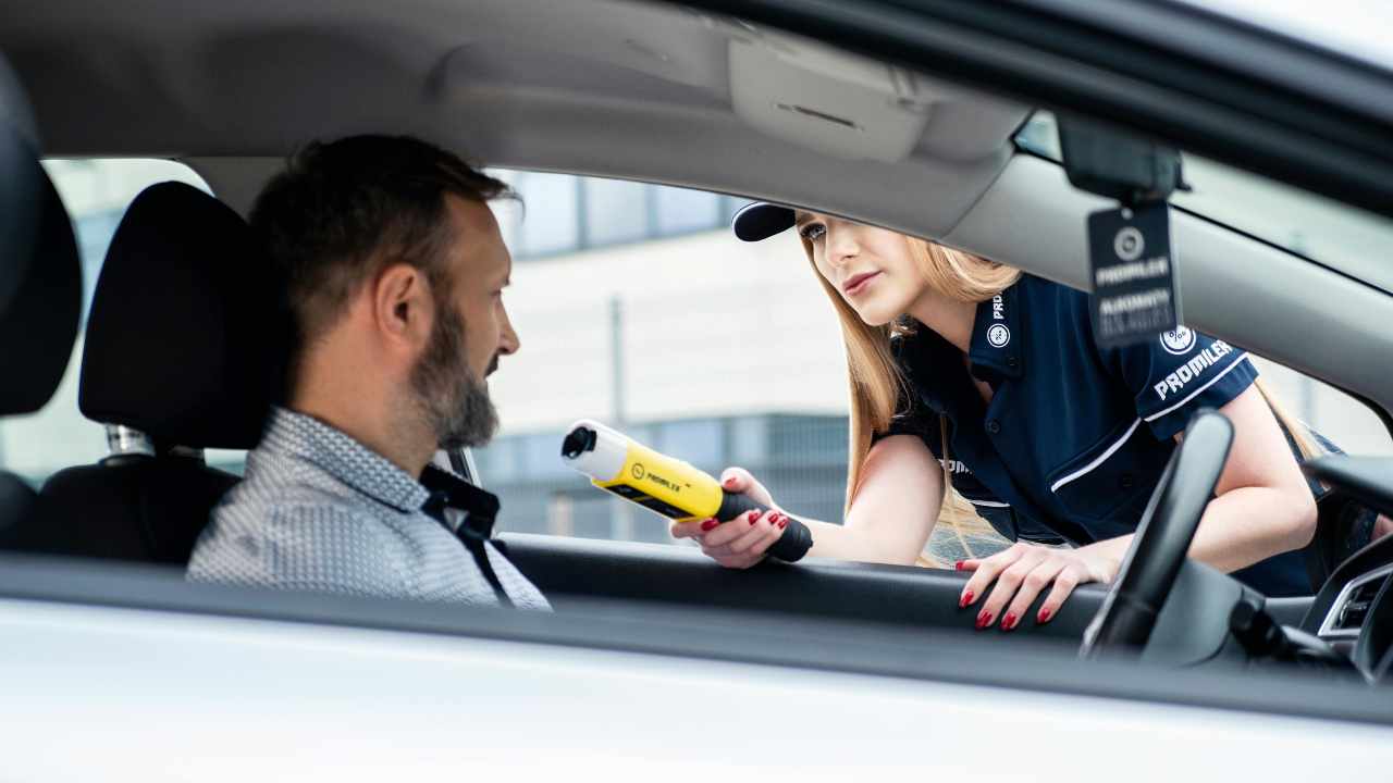 Rifiuti l’alcoltest? Puoi dire addio alla patente | Art. 186 parla chiaro: arresto, maxi multe e stop lungo, quando scatta la confisca