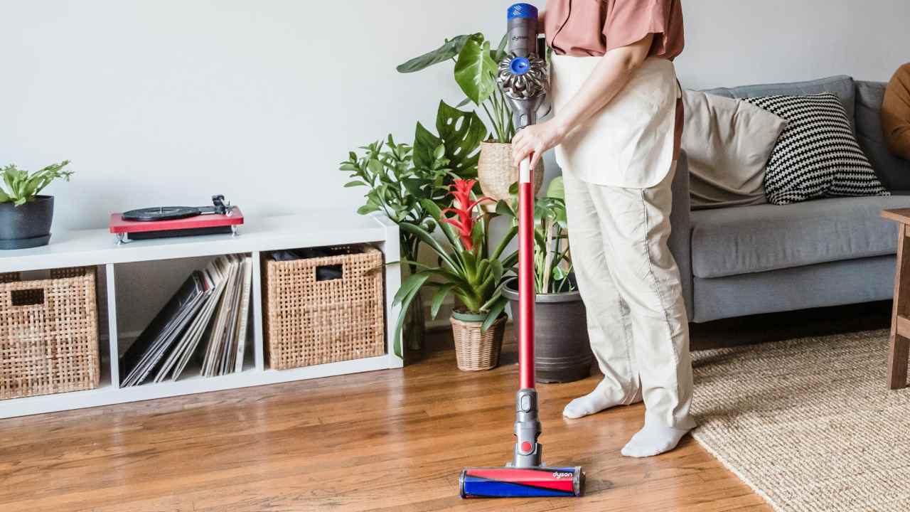 Allergie in casa, aspirapolvere “giusto” | perché il sacco e il filtro HEPA fanno la differenza : il dettaglio che cambia l’aria