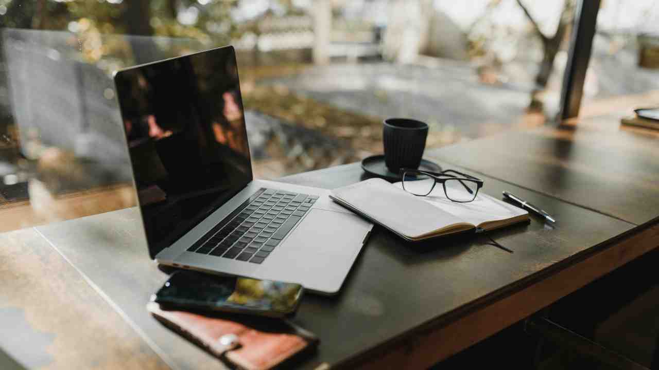 Lavoro da remoto dall’estero | Quando paghi le tasse in Italia: l’avviso che evita multe