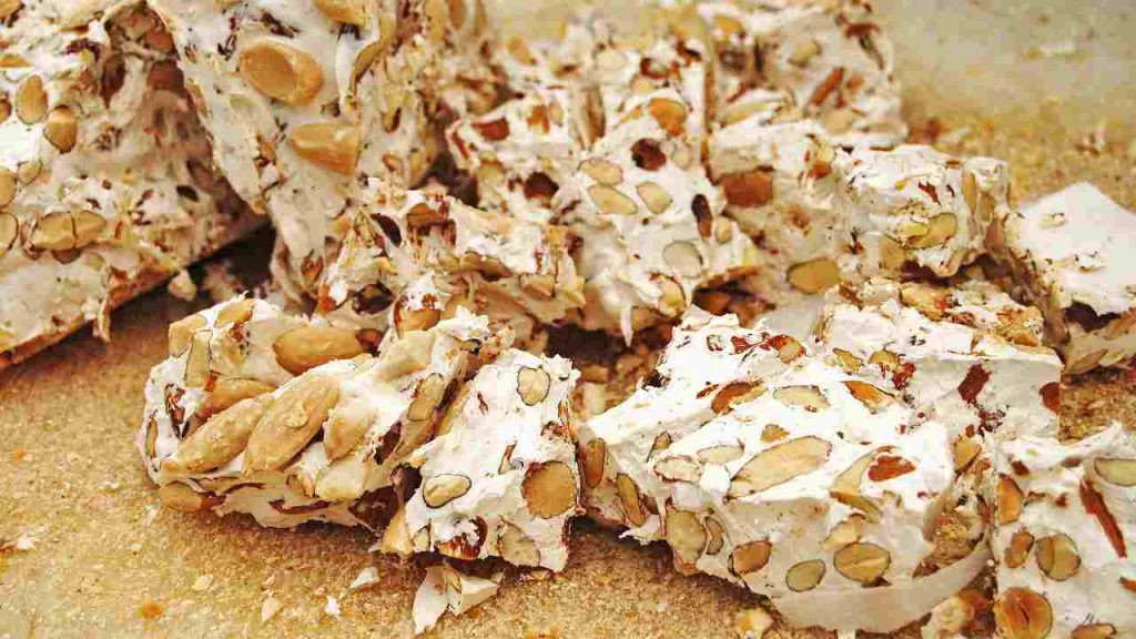 Solo qui si mangia il torrone da record | Cremona addolcisce novembre con sculture e degustazioni: l’evento più imperdibile dell’autunno